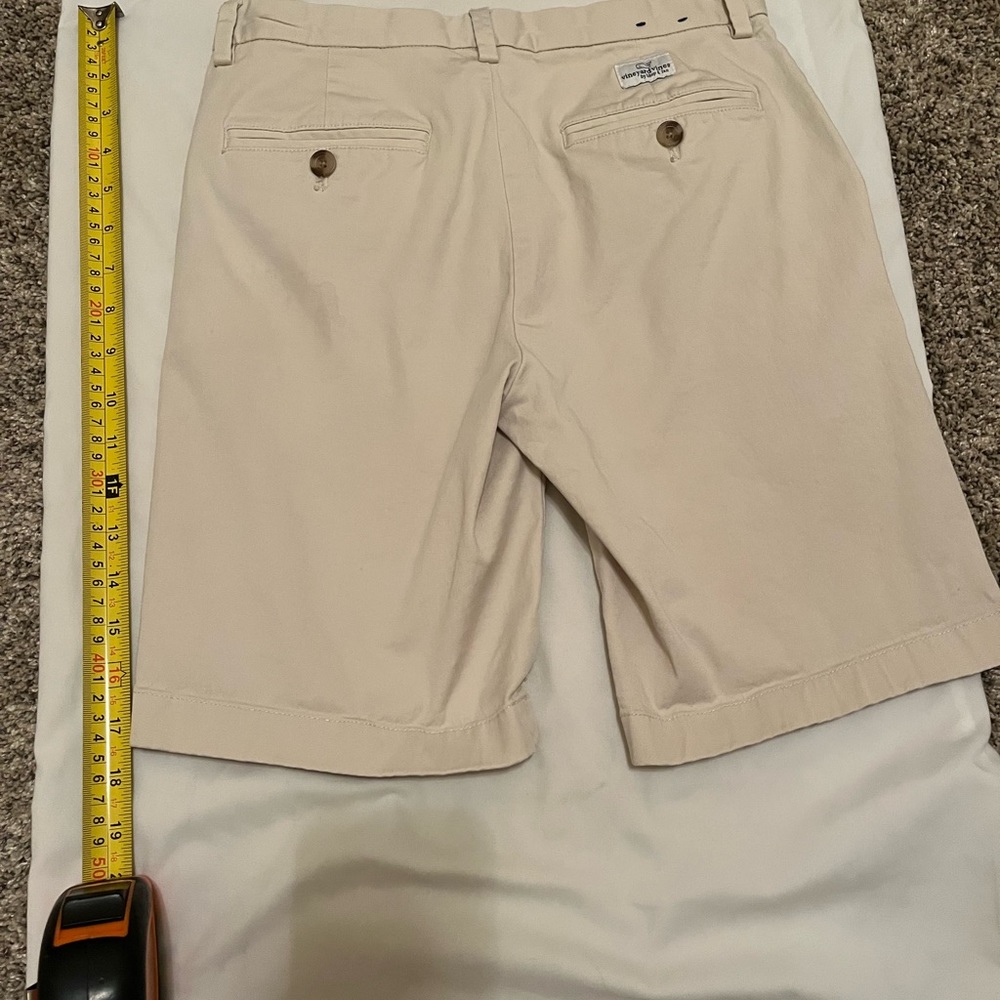 Boys Vineyard Vines Club Khaki Shorts. Size 14. Excellent preowned condition.